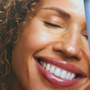 NEW Universal bronze gold glow.  Saie Glowy Super Gel.